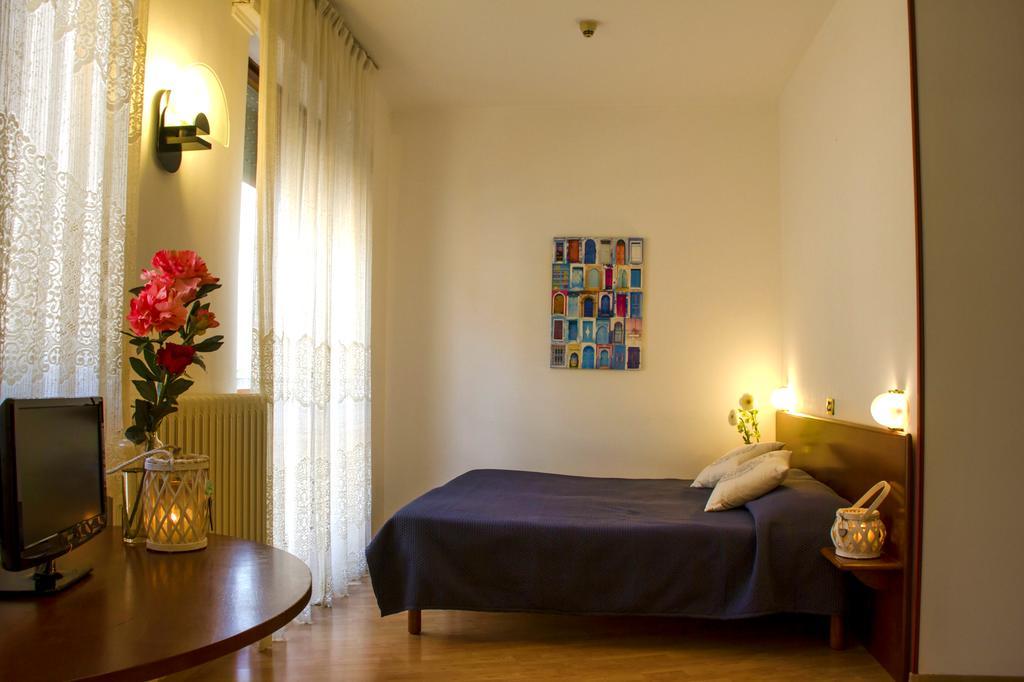 Domus Hotel Alessandria Exterior photo