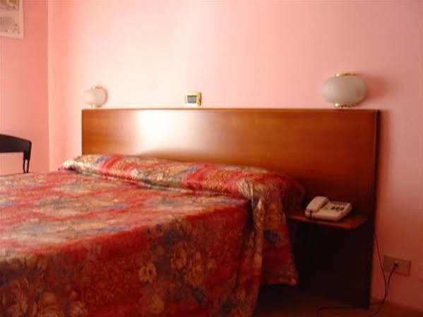 Domus Hotel Alessandria Exterior photo